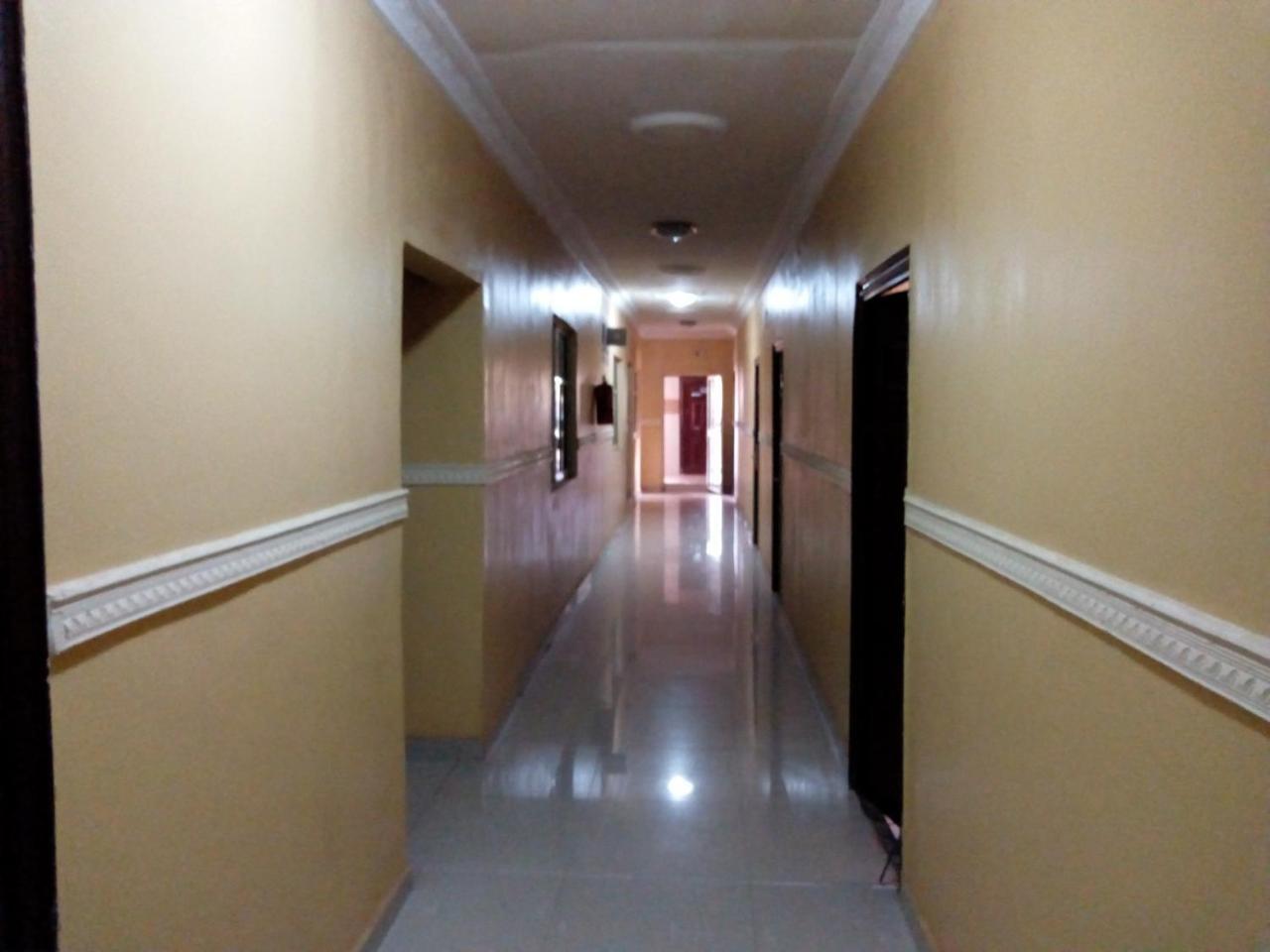 Gen-Preston Hotel And Suites Papalanto Exteriér fotografie